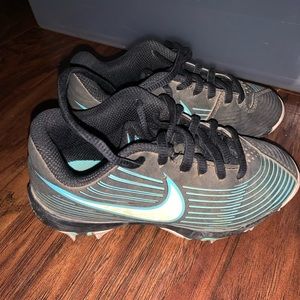 Size 10 Nike Little Girls Softball Cleats
